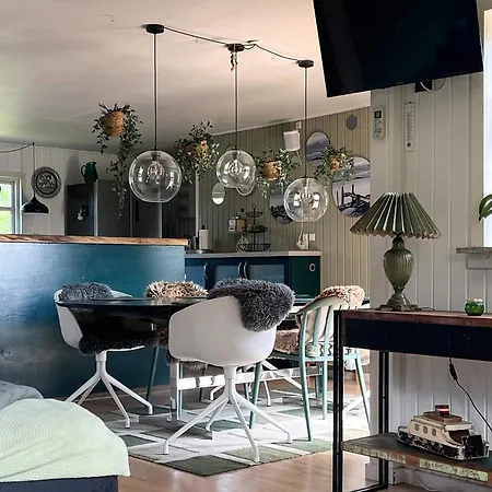 8 Person In Gilleleje-by Traum *