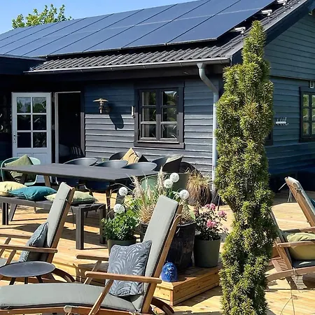 8 Person In Gilleleje-by Traum