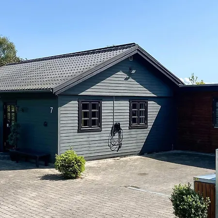 8 Person In Gilleleje-by Traum